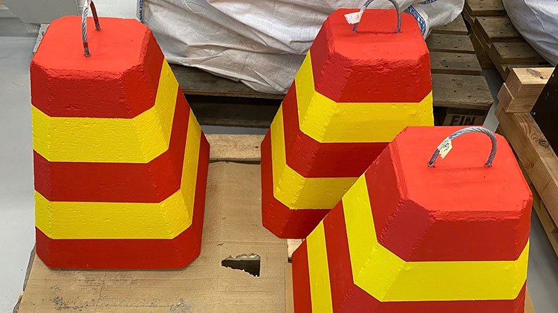 Alitepohjaisia betoniporsaita.