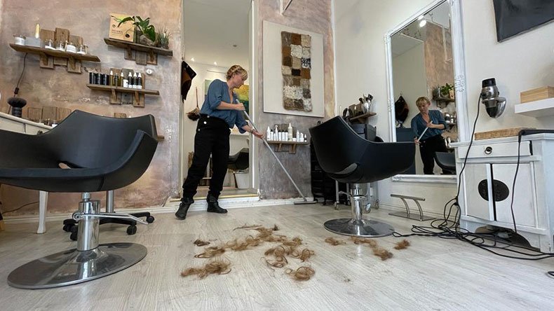 Kampaamoista kerätyt hiukset menevät uusiokäyttöön Hiukka-projektissa.
